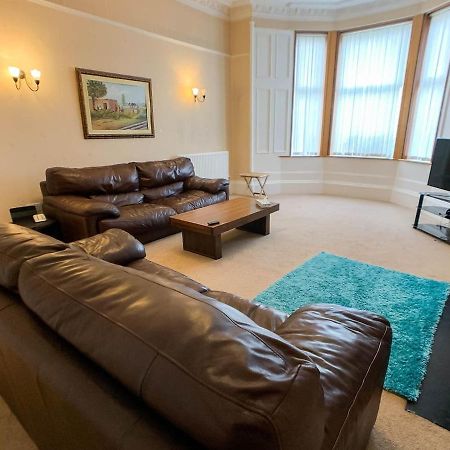 Large Glasgow South Family Home - Free Parking Экстерьер фото