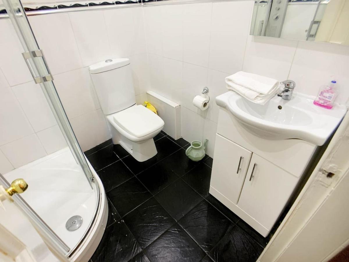 Large Glasgow South Family Home - Free Parking Экстерьер фото