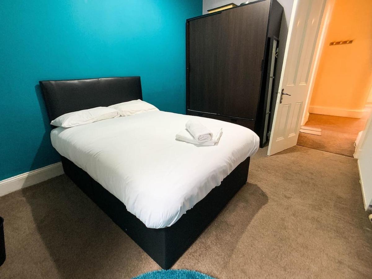 Large Glasgow South Family Home - Free Parking Экстерьер фото