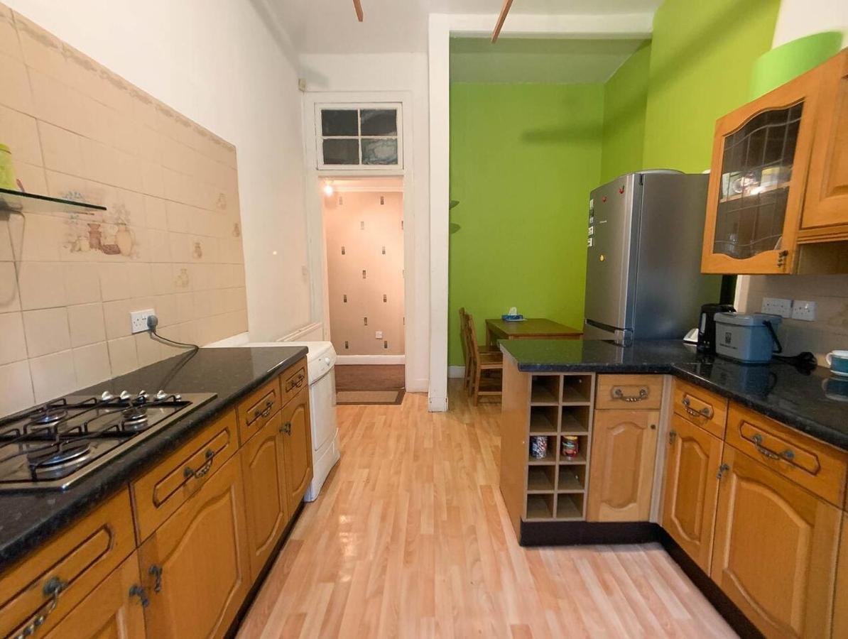 Large Glasgow South Family Home - Free Parking Экстерьер фото