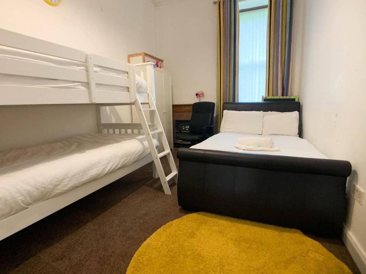 Large Glasgow South Family Home - Free Parking Экстерьер фото