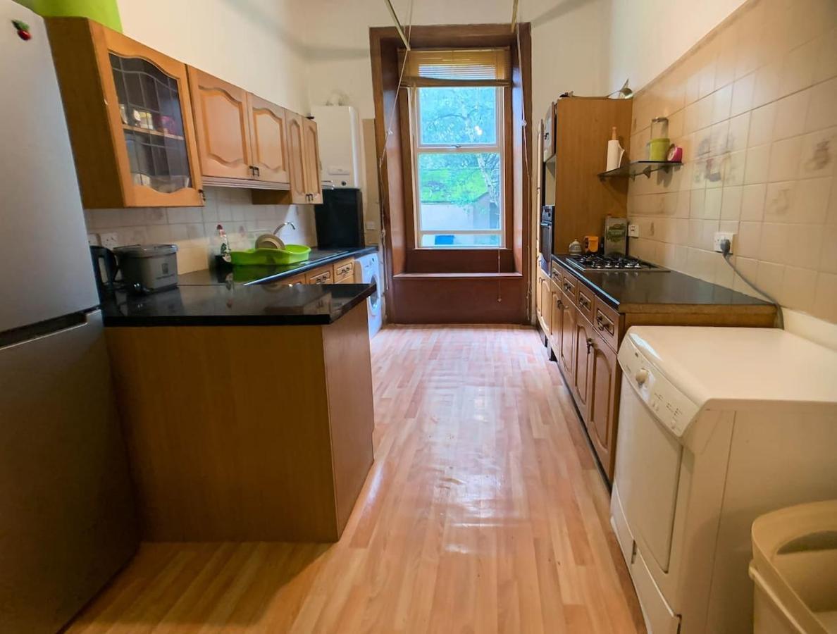 Large Glasgow South Family Home - Free Parking Экстерьер фото