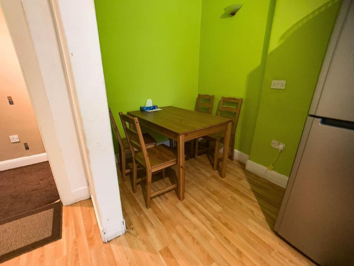 Large Glasgow South Family Home - Free Parking Экстерьер фото
